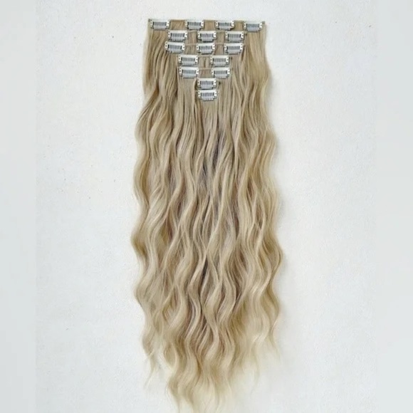 24 In Clip in light Ash Blonde Wavy Hair Extensions - Picture 1 of 6